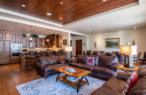 Vail Condo | Steps from chairlift - 4 BR Luxury sleeps 10 w/ski concierge & hotel services!