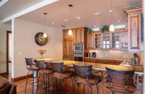 Vail Condo | Steps from chairlift - 4 BR Luxury sleeps 10 w/ski concierge & hotel services!