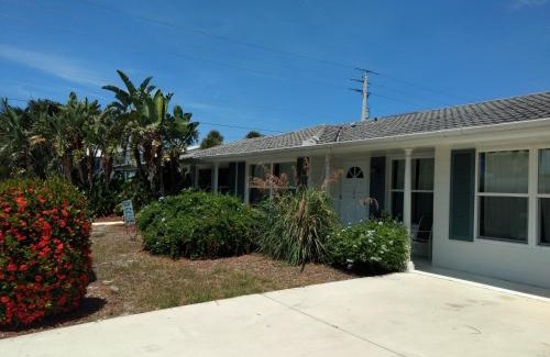 Holmes Beach House | Steps from the Gulf of Mexico