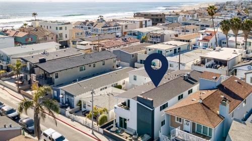 West Newport House | Steps from the SandBoardwalk Outdoor Dining Parking and Patio in Newport