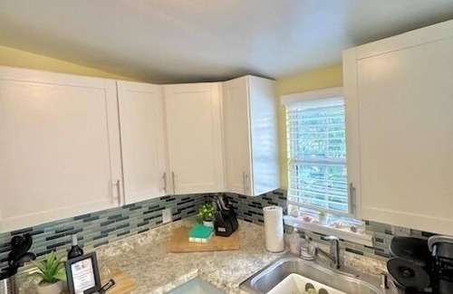 Pass-a-Grille Cottage | Steps to Beach+bikes VaCay getaway on PaG island