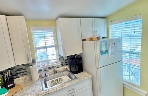 Pass-a-Grille Cottage | Steps to Beach+bikes VaCay getaway on PaG island