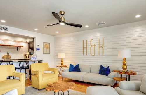 Jacksonville Beach Apartment | Steps to Sand: Townhome w/Balcony in Jax Beach!