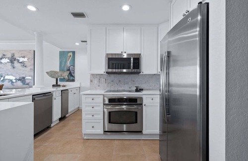 Pensacola Beach Condo | Steps to the Sand – 3BR Beachfront Fun w/Pools & Resort Amenities