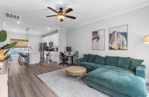 Downtown Chattanooga House | #StokeHotel: Boho Outdoorsy Vibes, Paddleboards, Kayak, Dog Park