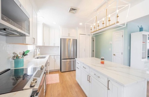 Stone Harbor House | Stone Harbor/Avalon Getaway! One block from beach!