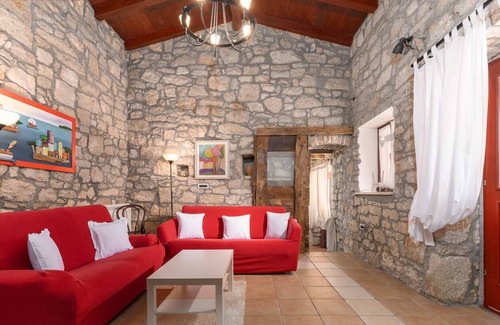 Dracevac House | Stone house in Istria with pool, free WiFi, outdoor fireplace