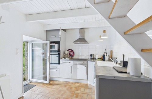 Plouguerneau Ski Chalet | Stone house with large garden for 4