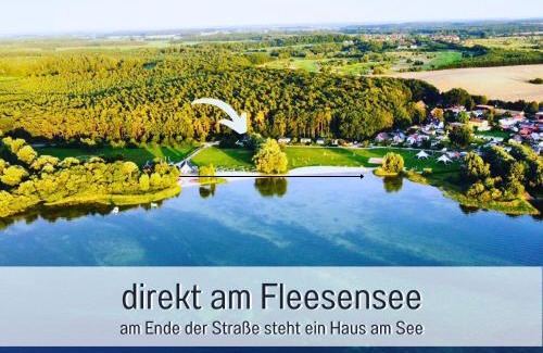 Muritz House | Strandhaus Mathea - ruhige Lage direkt am Fleesensee - Parkplatz, Kamin, Sauna - familienfreundlich
