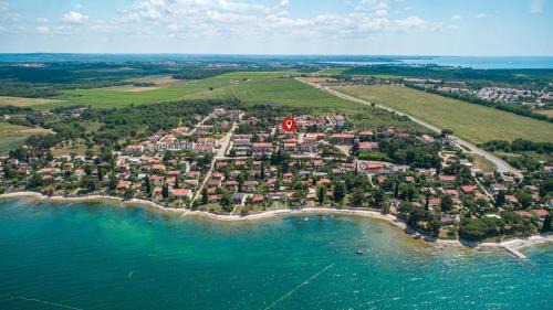 Dajla Apartment | Strandnahe Ferienwohnung Mit Großem Garten