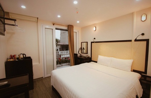 Đien Bien Hotel | Street-view balcony room, centre Hanoi old quarter, 24/7 staff, tour discounts