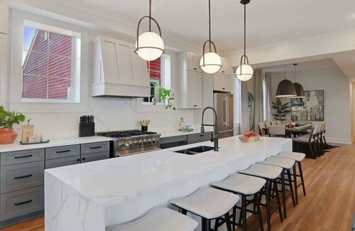 Faubourg Lafayette Hotel | Striking Radiant Unit With Heated Pool