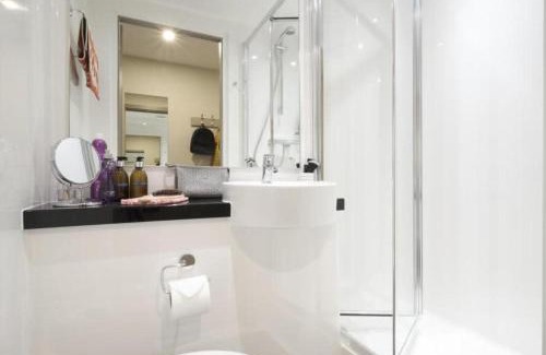 Belfast City Centre Hotel | Student Only Zeni Ensuite Rooms Belfast