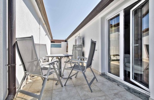 Katoro Apartment | Studio 200 m from the beach