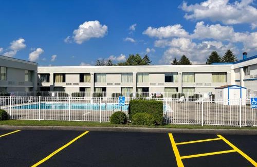 Clarion Hotel | Studio 6 Suites Clarion, PA