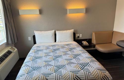 Las Vegas Hotel | Studio 6 Suites Las Vegas, NV - Tropicana
