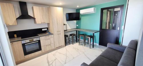 La Petite Motte Apartment | Studio 7 mn mer, refait neuf, cosy, parking, piscine