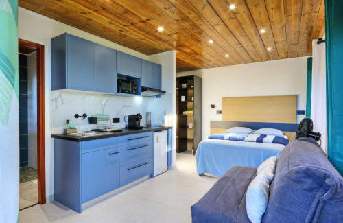 Les Avirons Apartment | Studio Ananas - Vue mer et piscine partagée