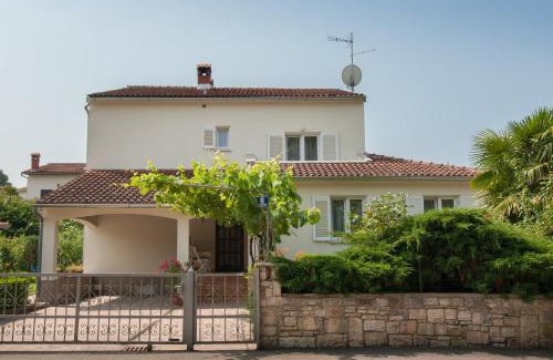 Porec Apartment | Studio and Apartment Nadia with garden