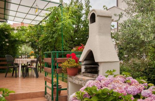 Porec Apartment | Studio and Apartment Nadia with garden