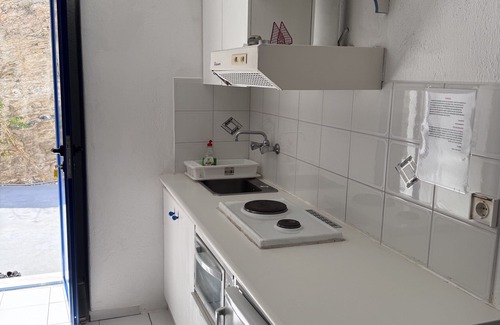 Pisses Apartment | Studio Apartment '4' with Sea View, Wi-Fi and Air Conditioning