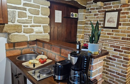 Gracisce Apartment | Studio Apartment Cami - a cottage with a soul