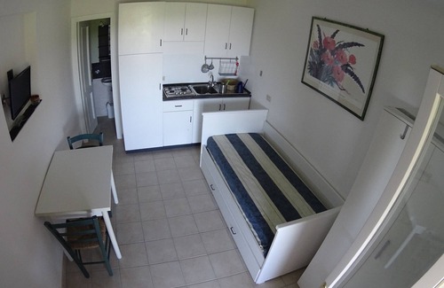 Vigne Giunche Apartment | Studio apartment in a residence with swimming pool. Panoramic position with sea view