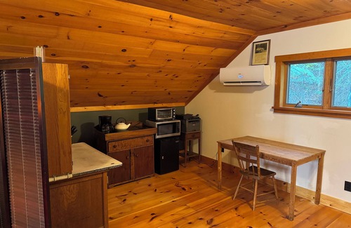 Keene Apartment | Studio Apartment in Heart of High Peaks - Perfect Basecamp for Hikers!