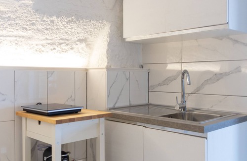 Mola di Bari House | Studio Apartment 'La Porta Sul Mare' with Private Terrace, Wi-Fi and Air Conditioning