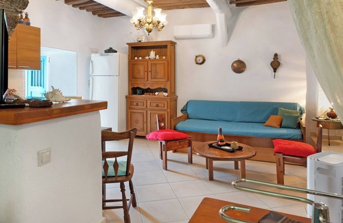 Kea Apartment | Studio Apartment 'Maria In The Castle Kea' with Mountain View, Wi-Fi and Air Conditioning