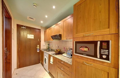 Al Mankhool House | Studio Apartment Near by Day To Day Al Karama Ab