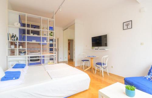 Old Town Apartment | STUDIO APARTMENT SiLVER