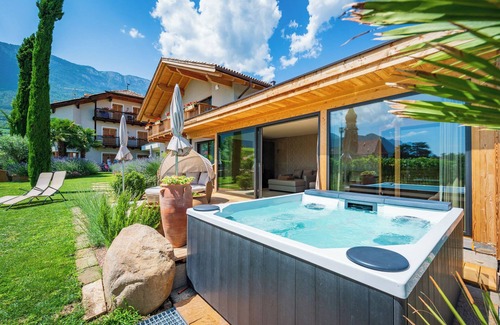 St. Pauls Apartment | Studio Apartment 'Weinangerhof Apartment Birnbaum' with Mountain View, Wi-Fi and Air Conditioning