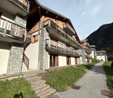 Orelle Apartment | Studio avec coin montagne 4 personnes Orelle 3 Vallées - Spa & Piscine - Apt 004