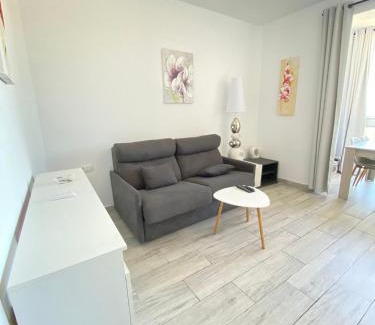 Roses Apartment | Studio avec Piscine et Parking