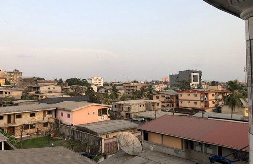 Douala Apartment | Studio B4,b-ssadi Santa Lucia,wifi, Canal, Gardien