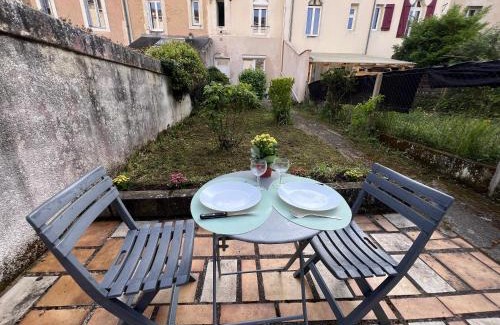 Chatellerault Apartment | Studio Bali I spacieux avec jardin d'été I proche Futuroscope