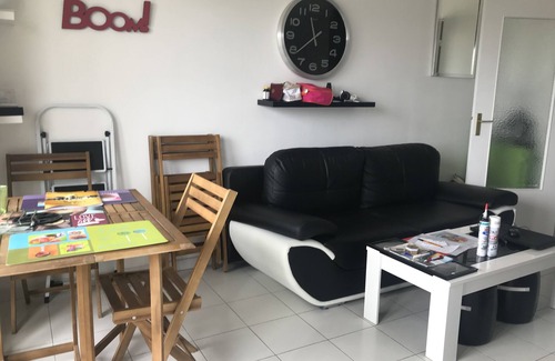 Saint-Laurent-du-Var Apartment | Studio Bien Placé et Dans un Quartier Calme