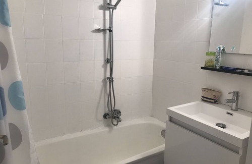 Saint-Laurent-du-Var Apartment | Studio Bien Placé et Dans un Quartier Calme