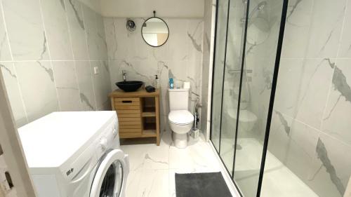 Antibes Apartment | Studio Bricka - 200m to the beach, parking, clim, terrace