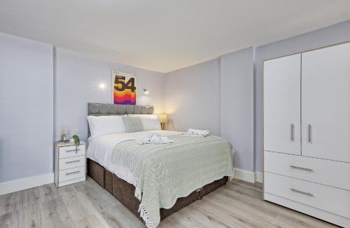 Chelmsford Apartment | Studio By Homestyles Hosts Short Lets & Serviced Accommodation Widford With Free WiFi