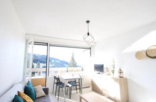 Chamrousse Apartment | Studio cabine sud avec balcon, proche des pistes et commerces, à Chamrousse 1650 - FR-1-340-108