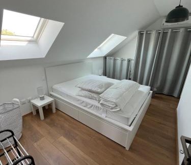 Boue Apartment | Studio Centre Bourg Arrivée et Départ Autonome