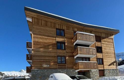 Plagne Centre Apartment | Studio chaleureux à 100m des pistes, balcon exposé sud, casier à skis - FR-1-351-17