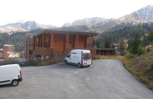 Plagne Centre Apartment | Studio chaleureux à 100m des pistes, balcon exposé sud, casier à skis - FR-1-351-17