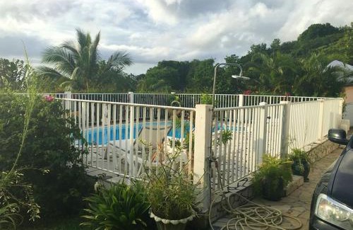 Deshaies Apartment | "Studio charmant à Deshaies avec piscine partagée, 20 m²"