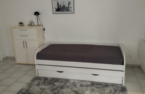 Saint-Charles du Port Apartment | studio charmant canapé lit Netflix Prime video wifi