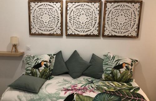 Castelnaudary Apartment | Studio CLIMATISÉ au cœur de la ville, gare à pied, café offert