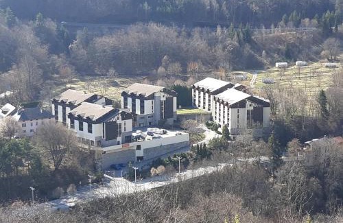Brides-les-Bains Apartment | Studio Confort 4 Pers. avec Balcon, Parking et Wi-Fi - Brides-les-Bains - FR-1-512-89