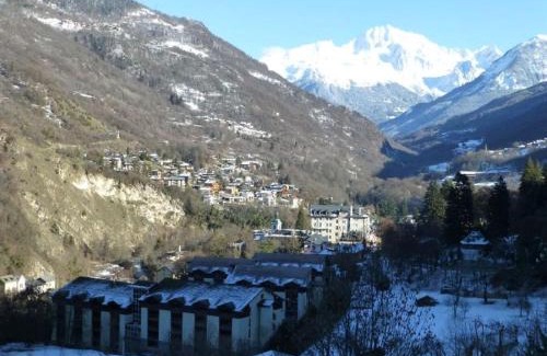Brides-les-Bains Apartment | Studio Confort 4 Pers. avec Balcon, Parking et Wi-Fi - Brides-les-Bains - FR-1-512-89